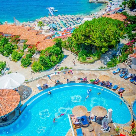 Bougainville Bay Hotel Sarandë エクステリア 写真 Aerial view of the pool