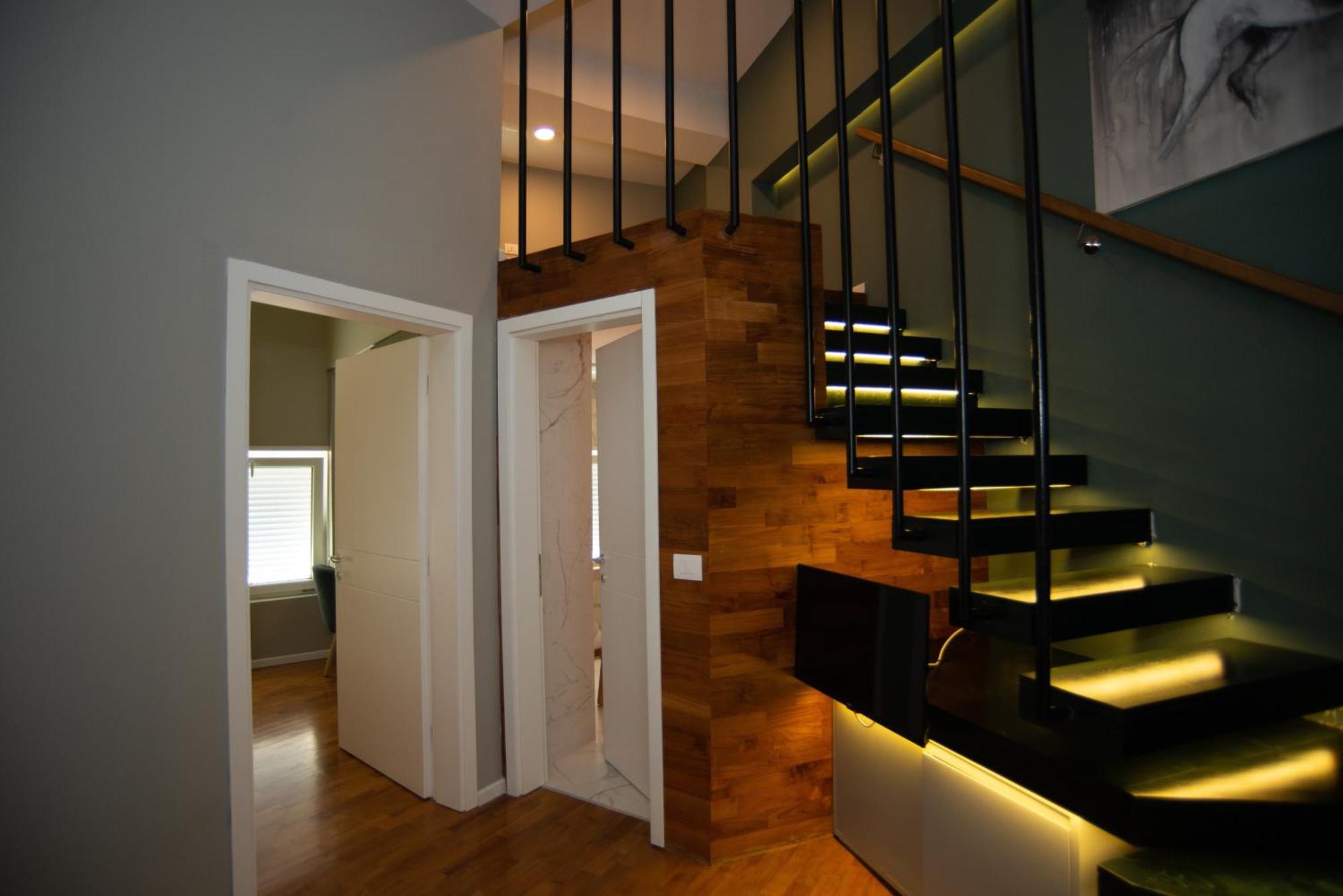 Bougainville Bay Hotel Sarandë エクステリア 写真 A modern staircase