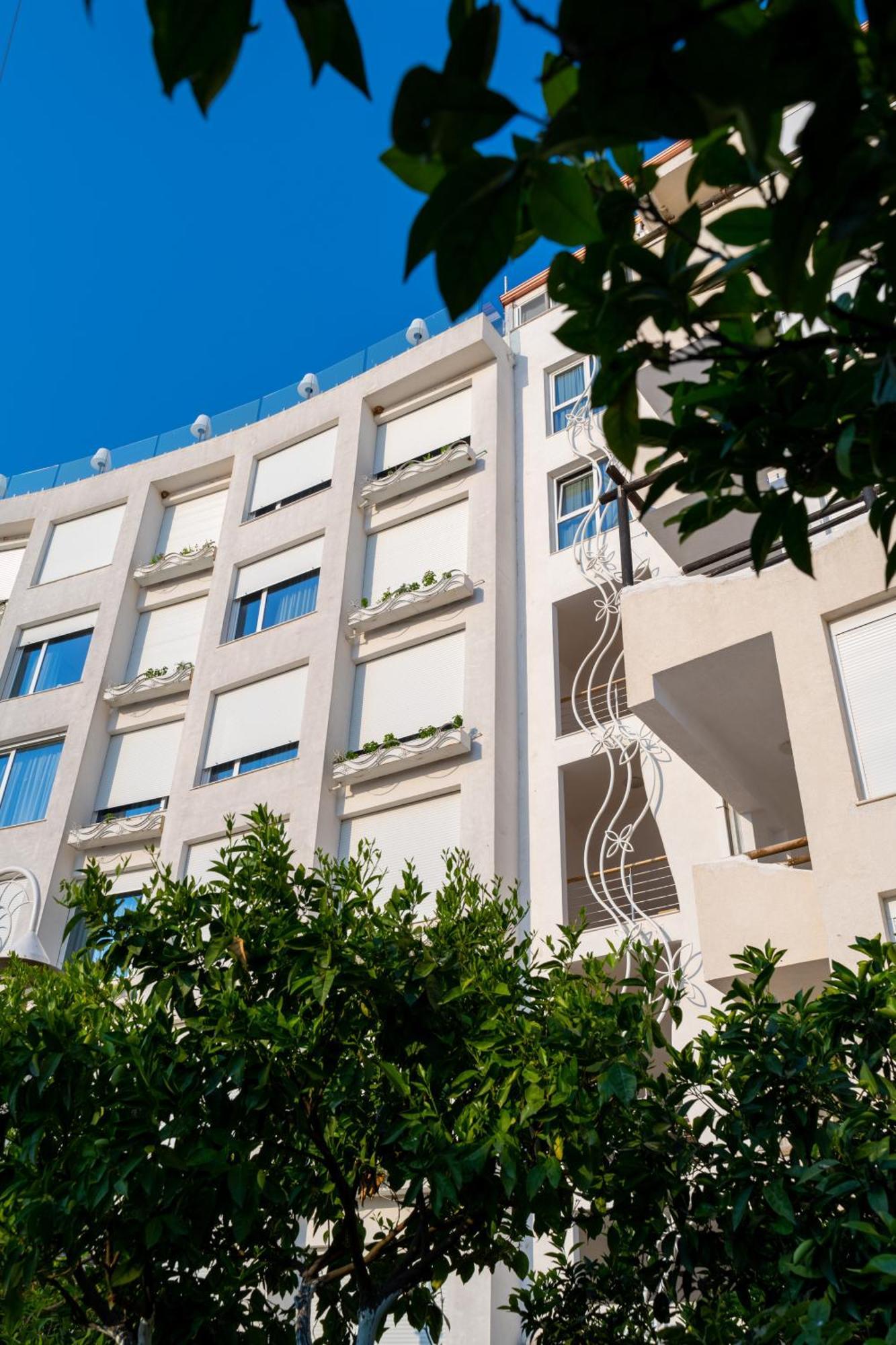 Bougainville Bay Hotel Sarandë エクステリア 写真 The building of the university library