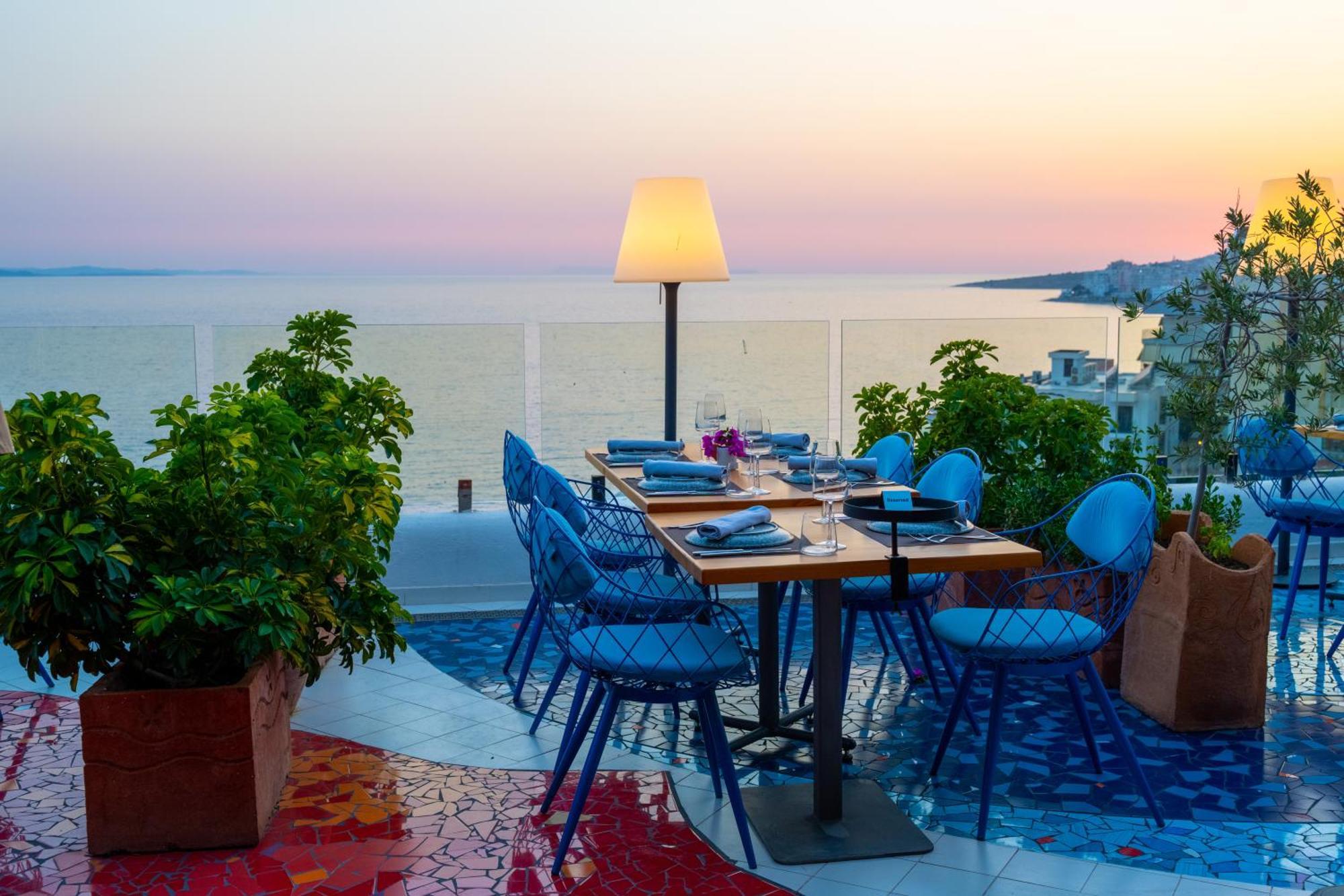 Bougainville Bay Hotel Sarandë エクステリア 写真 The restaurant's terrace