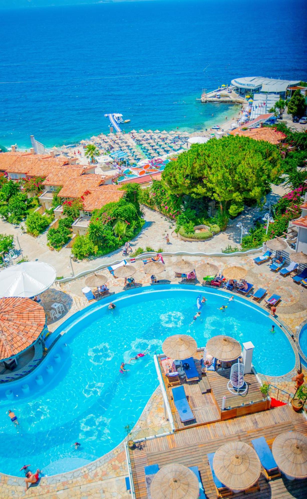 Bougainville Bay Hotel Sarandë エクステリア 写真 Aerial view of the pool