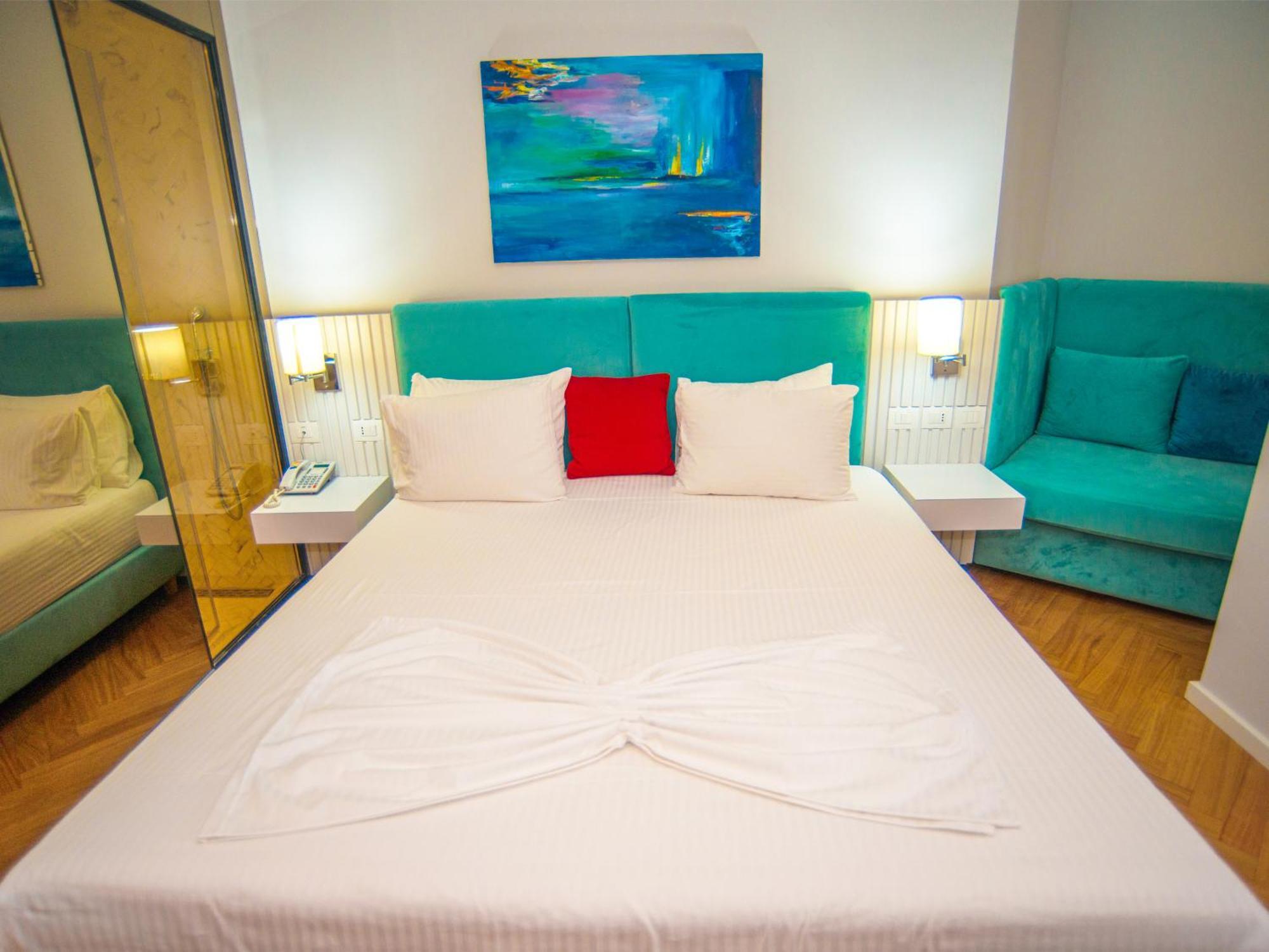 Bougainville Bay Hotel Sarandë 部屋 写真 A room at the hotel