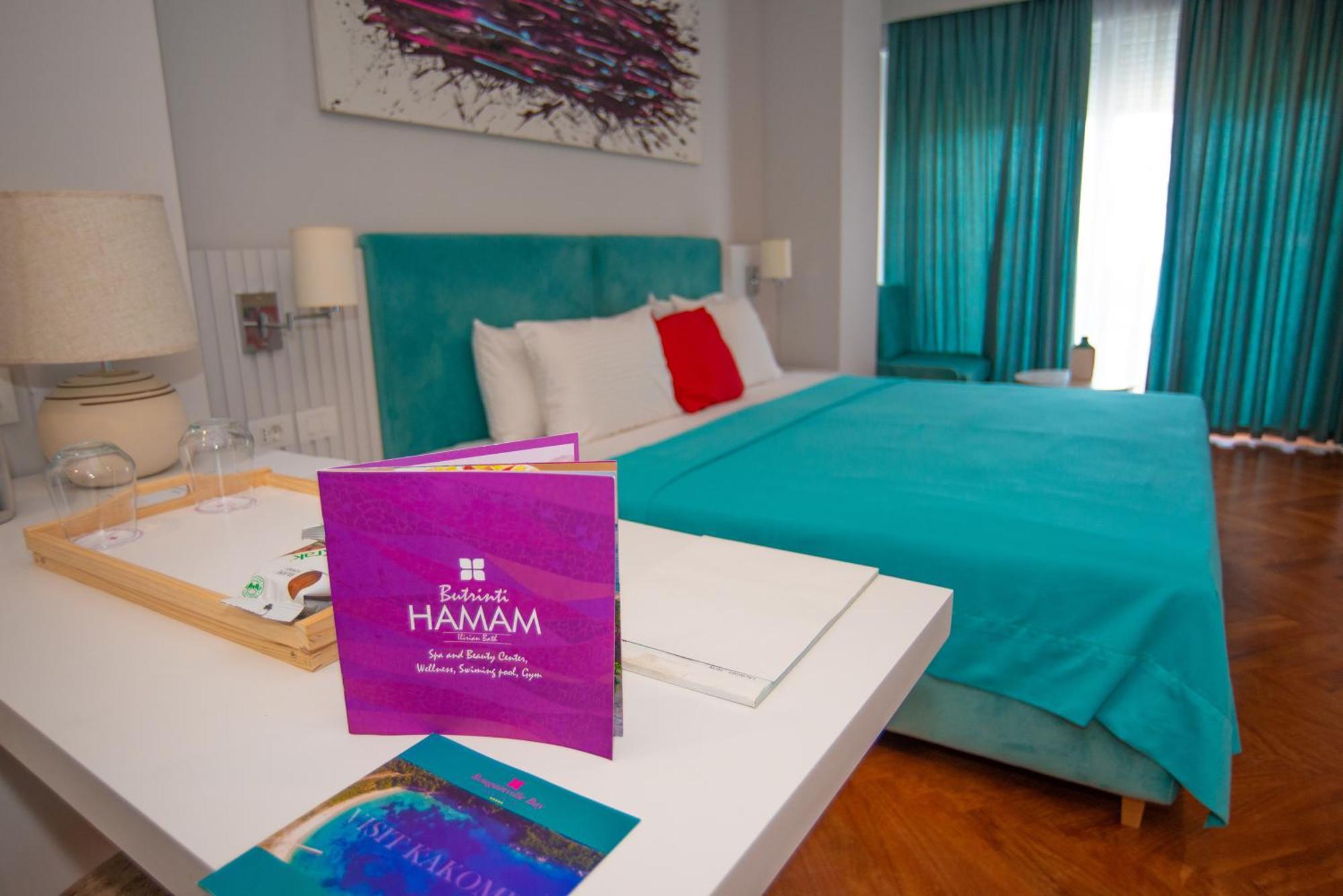 Bougainville Bay Hotel Sarandë 部屋 写真 A room at the hotel