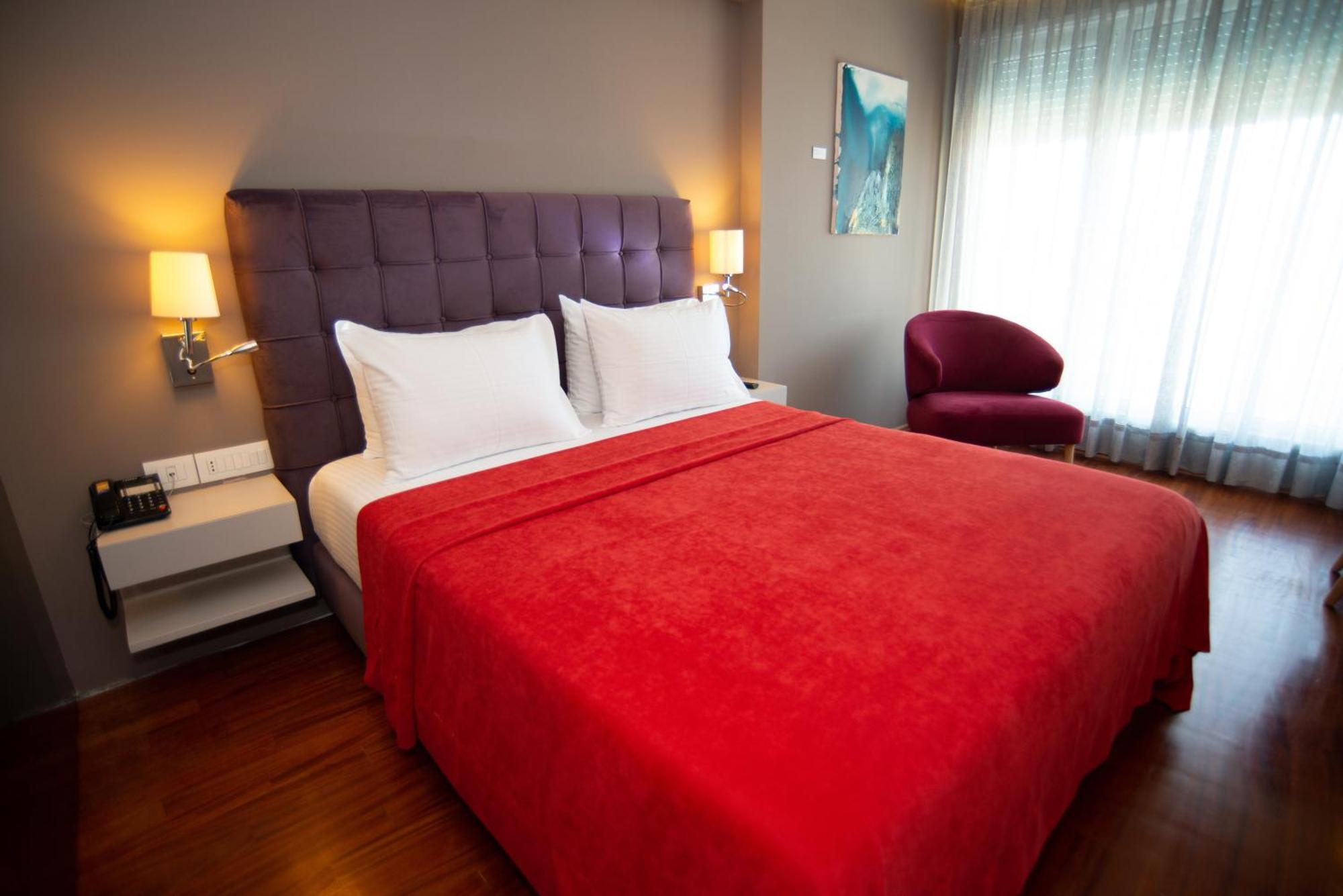 Bougainville Bay Hotel Sarandë 部屋 写真 A bedroom at the hotel