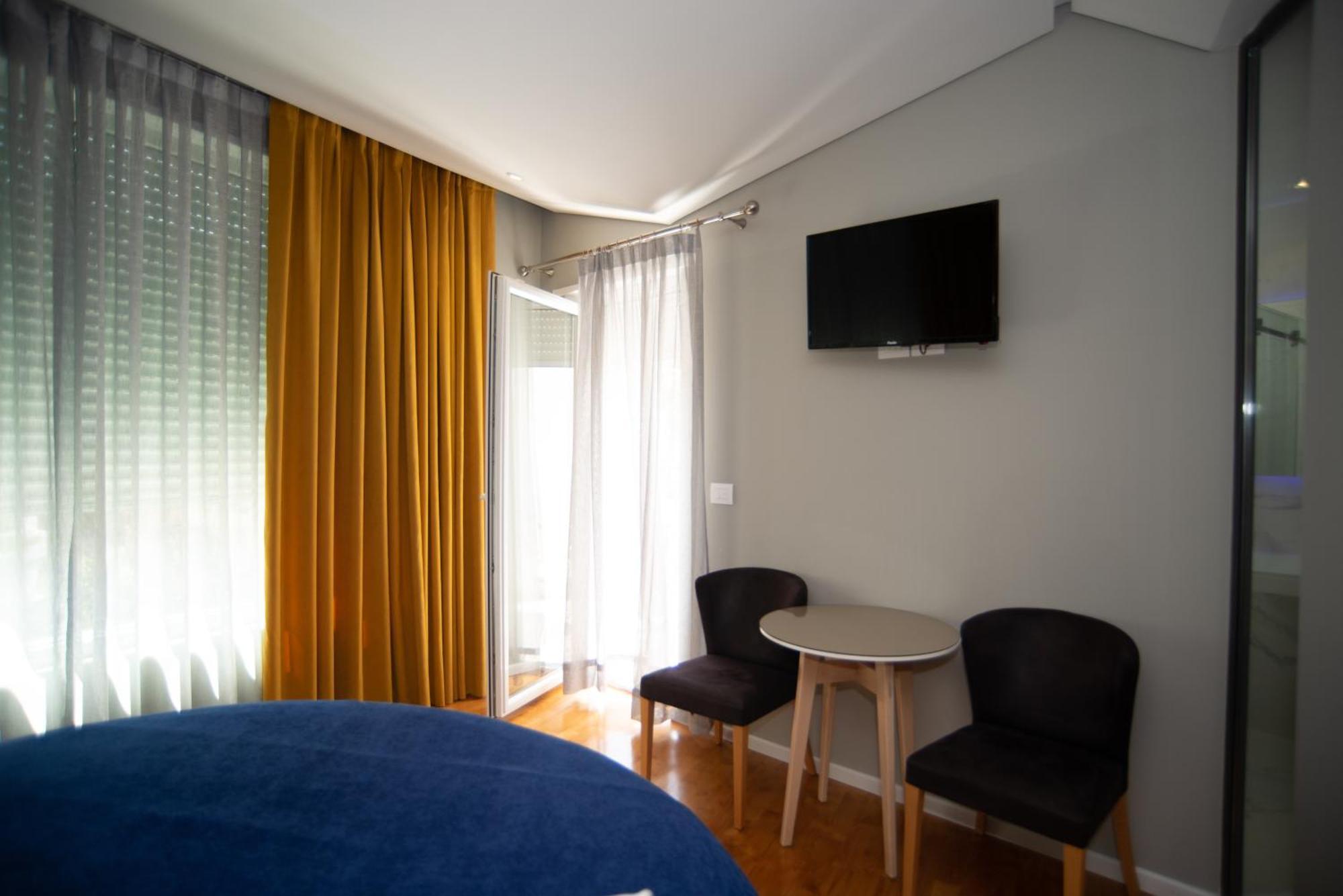 Bougainville Bay Hotel Sarandë エクステリア 写真 A room at the hotel